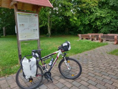 Offizieller Rastplatz des Barbarossa-
Radwegs bei Offstein