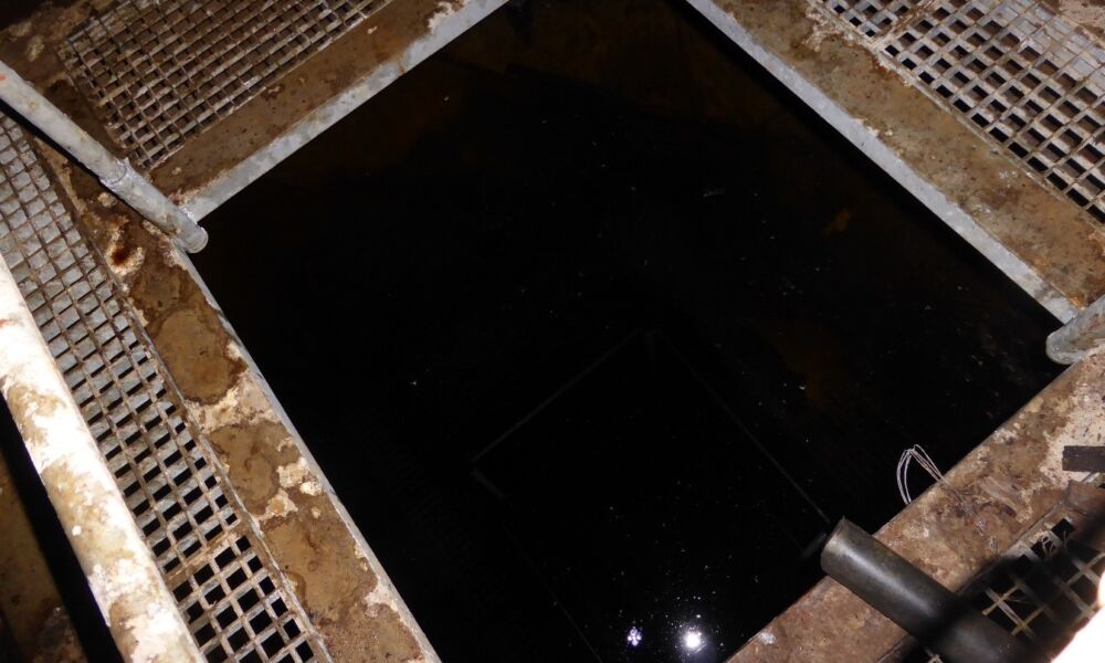 Hier ging es früher noch mehrere Sohlen nach unten, nach Abstellen der Pumpen sind sie inzwischen mit Wasser vollgelaufen