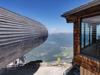 Karwendelspitze - Aussicht zwischen Restaurant und Infozentrum